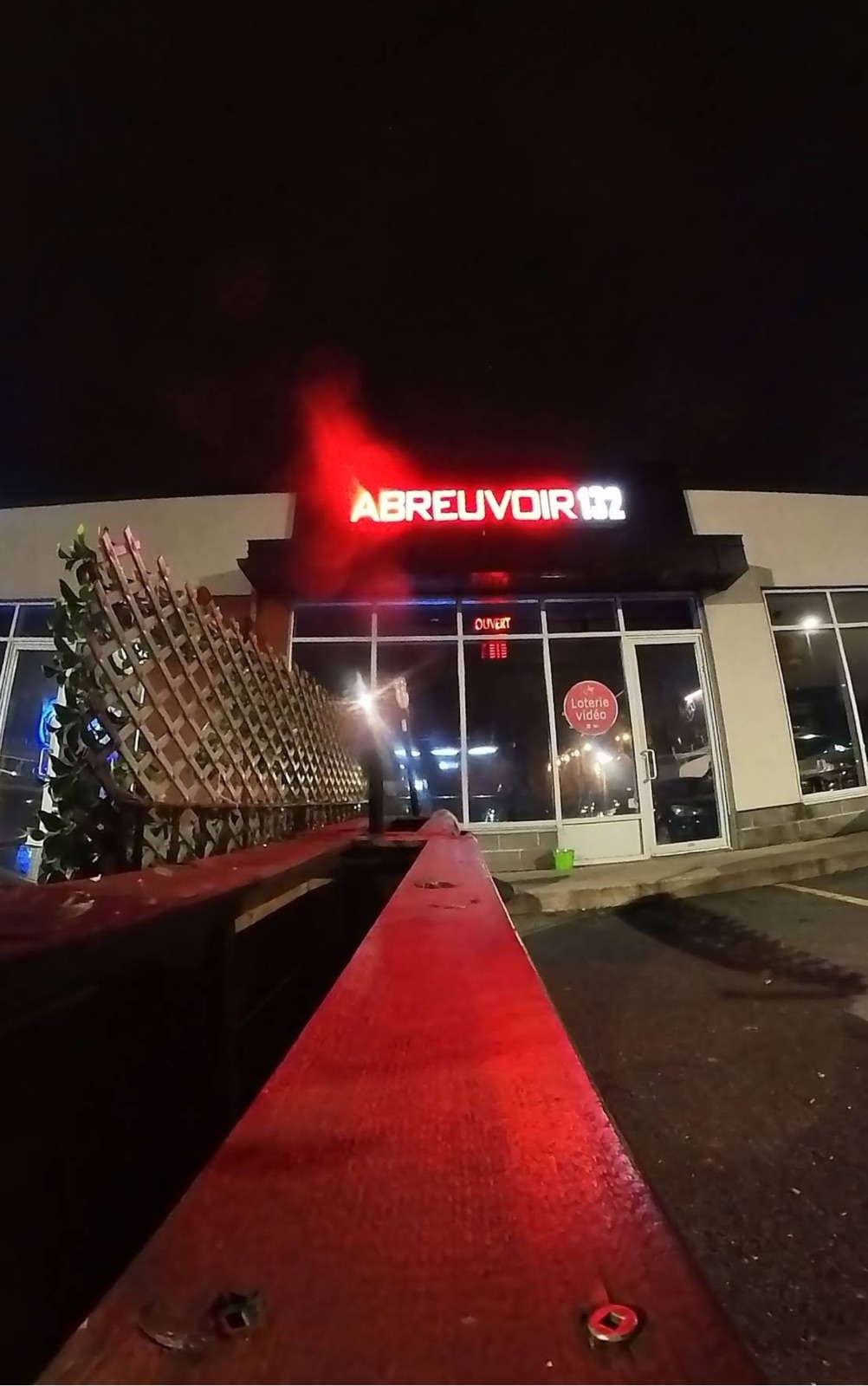 Entrée et stationnement de l'Abreuvoir 132