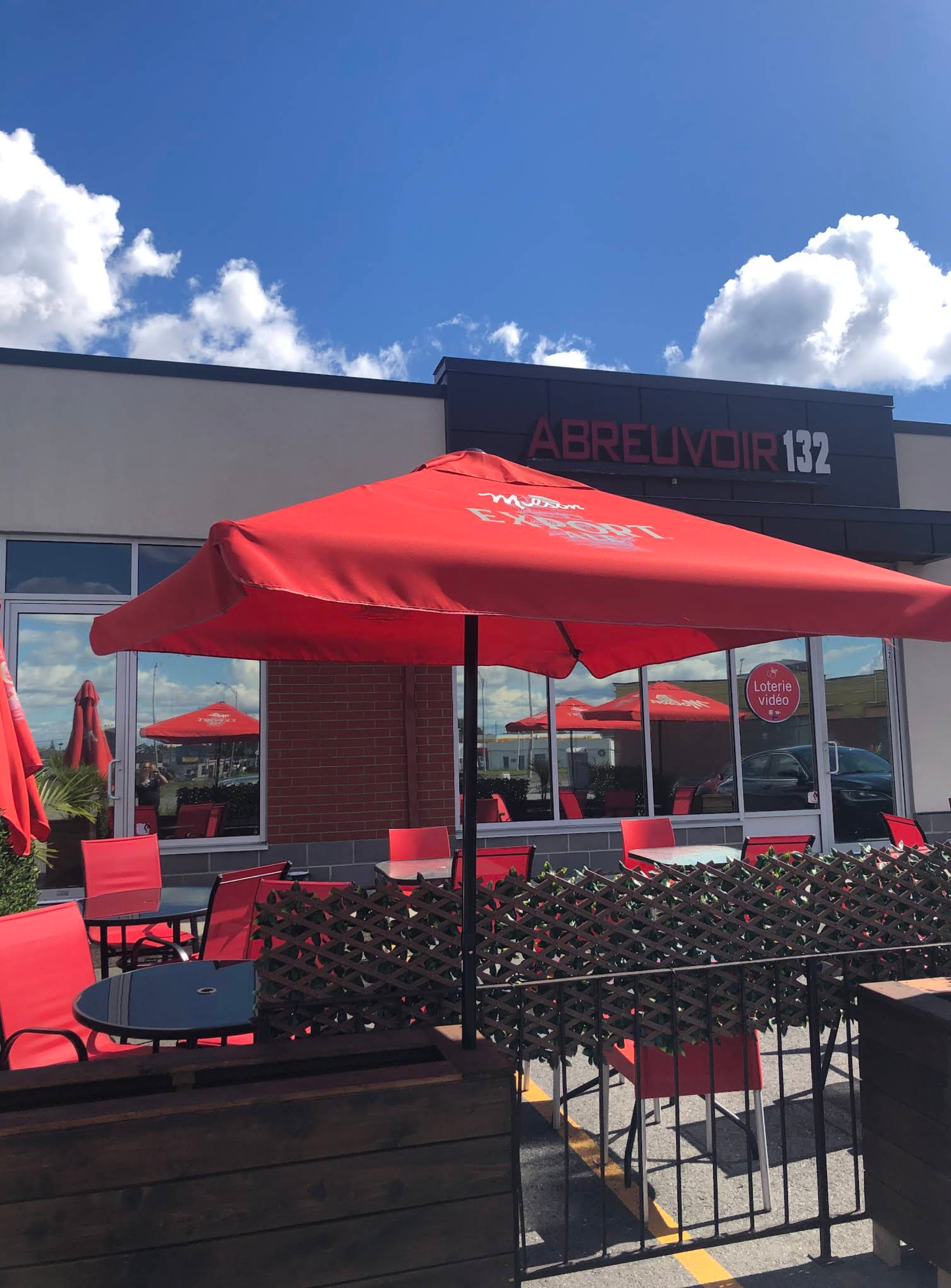 Facade de l'Abreuvoir 132 côté stationnement